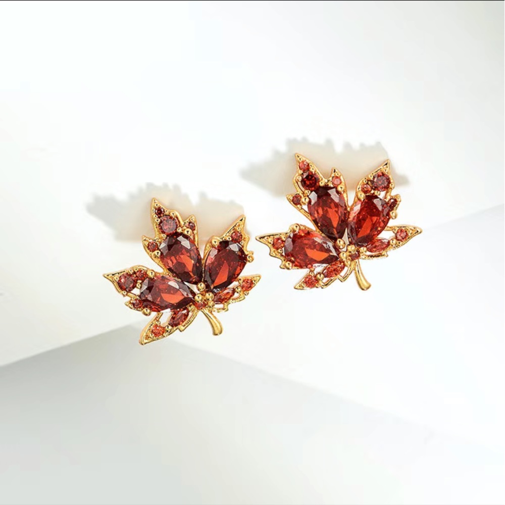 MAPLE LEAF fall autumn gem stone gold tone earrings new with tags NWT